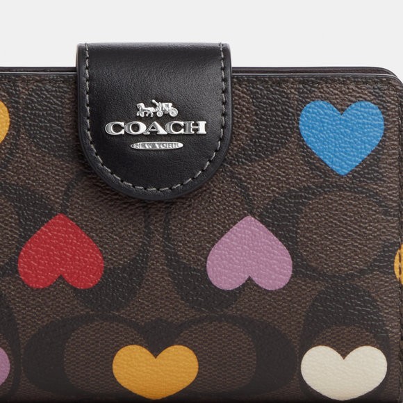 NWT Coach Outlet Medium Corner Zip Wallet In Signature Canvas With Heart Print - Picture 3 of 5